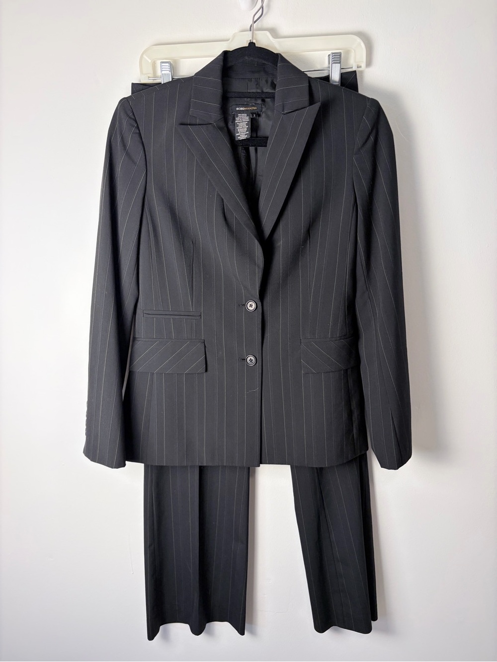 BCBGMAXAZRIA Black Pinstripe Pantsuit Blazer 2 Pants 0 Tailored Set